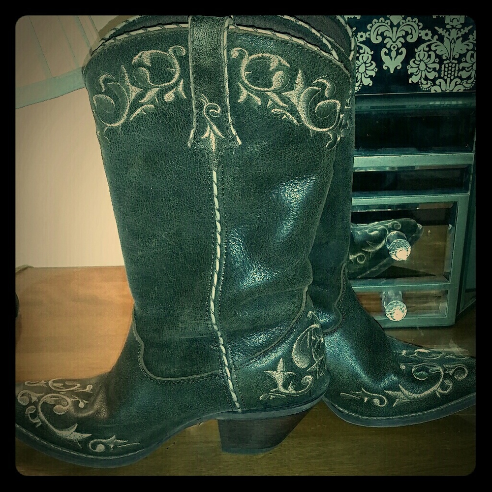 Gorgeous Brown & Floral Stitched Cowboy Boots